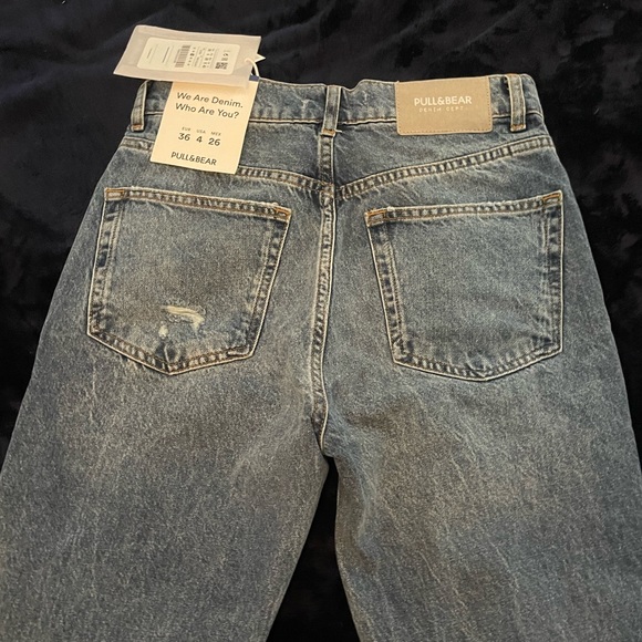 Pull&Bear 90s straight leg jean w/ rips and split hem in blue - Picture 9 of 14
